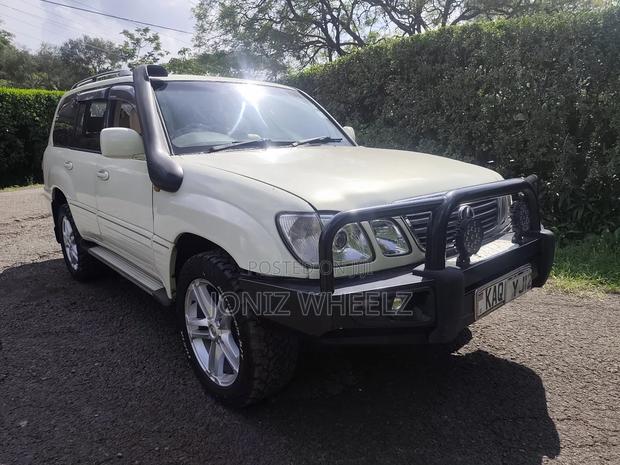Toyota Land Cruiser HDJ 100 2001 Off white