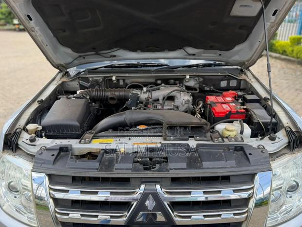 Mitsubishi Pajero 2012 Silver