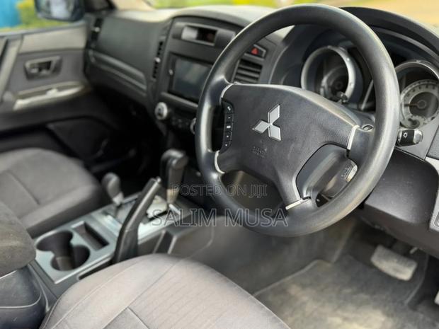 Mitsubishi Pajero 2012 Silver