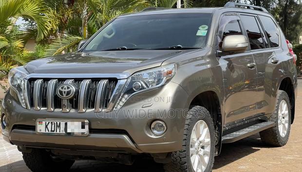 Toyota Land Cruiser Prado 2.8 2017 Gold