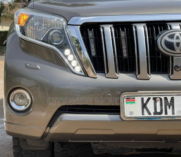 Toyota Land Cruiser Prado 2.8 2017 Gold