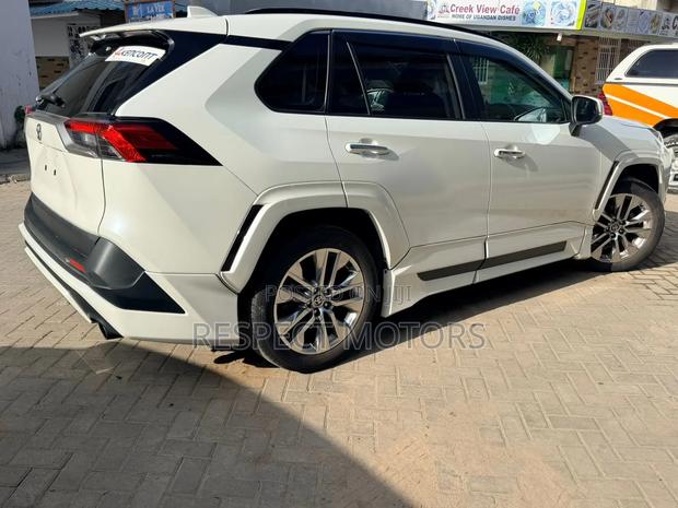 Toyota RAV4 2020 White