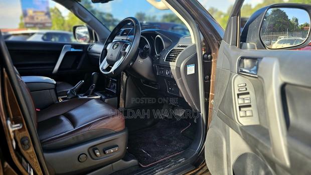 Toyota Land Cruiser Prado 2016 Brown