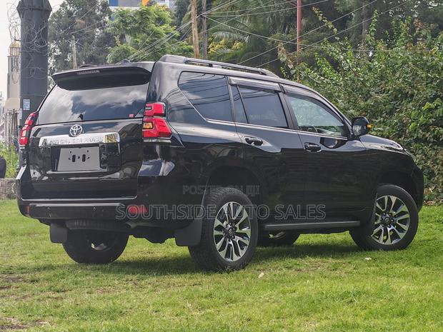 Toyota Land Cruiser Prado 2.8 2022 Black