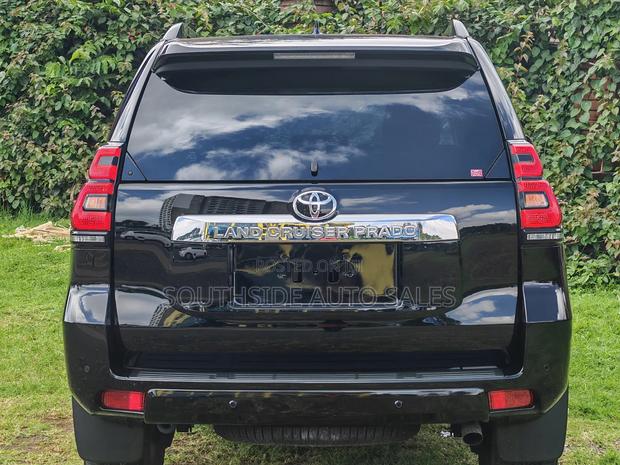 Toyota Land Cruiser Prado 2.8 2022 Black