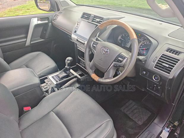 Toyota Land Cruiser Prado 2.8 2022 Black