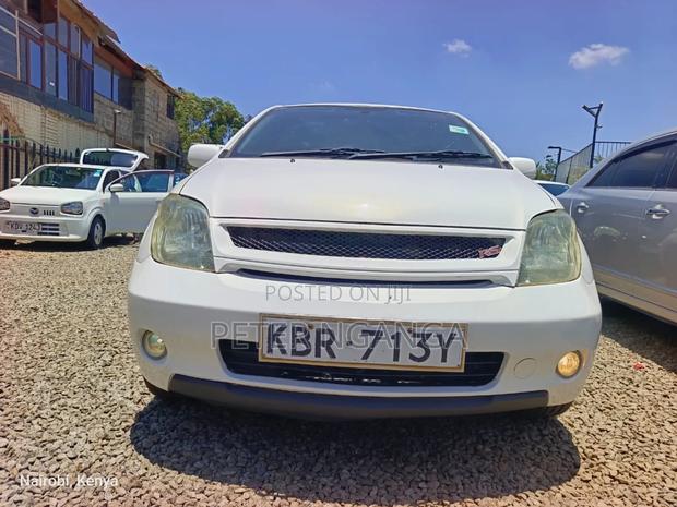 Toyota IST 2006 Off white