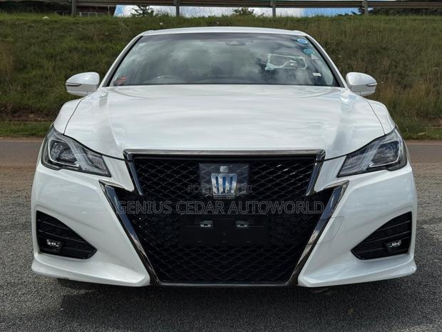 Toyota Crown 2018 White