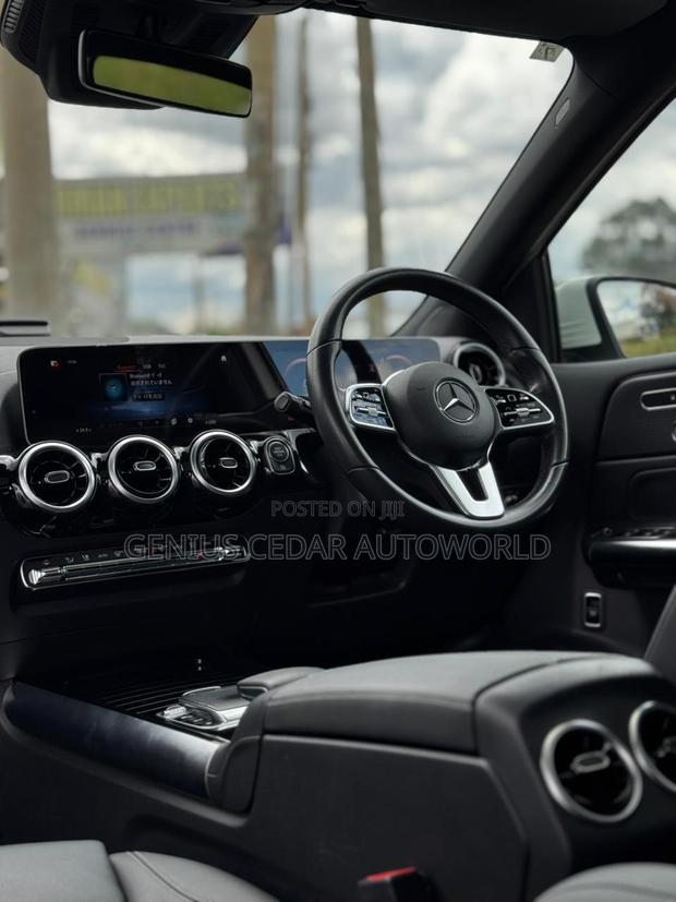 Mercedes-Benz C180 2019 White