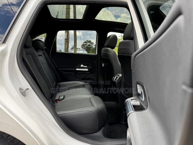 Mercedes-Benz C180 2019 White