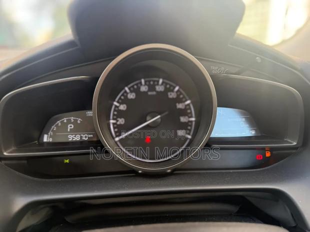 Mazda 2 2020 Off white
