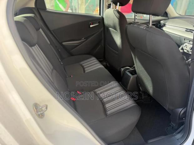 Mazda 2 2020 Off white