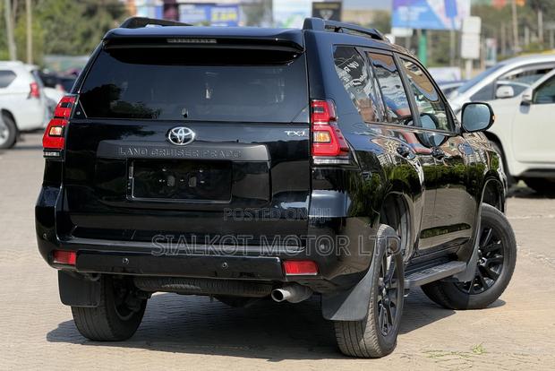 Toyota Land Cruiser Prado 2.7 2023 Black