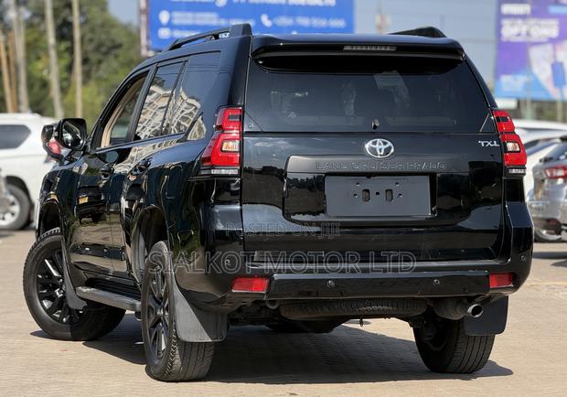 Toyota Land Cruiser Prado 2.7 2023 Black