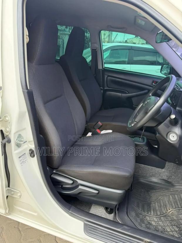 Toyota Probox 1.5 DX Comfort 2WD 2018 White