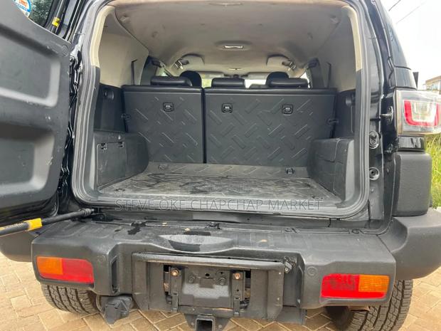 Toyota FJ Cruiser 4x4 Automatic 2012 Black