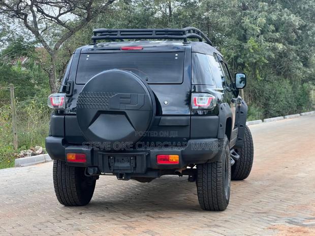 Toyota FJ Cruiser 4x4 Automatic 2012 Black