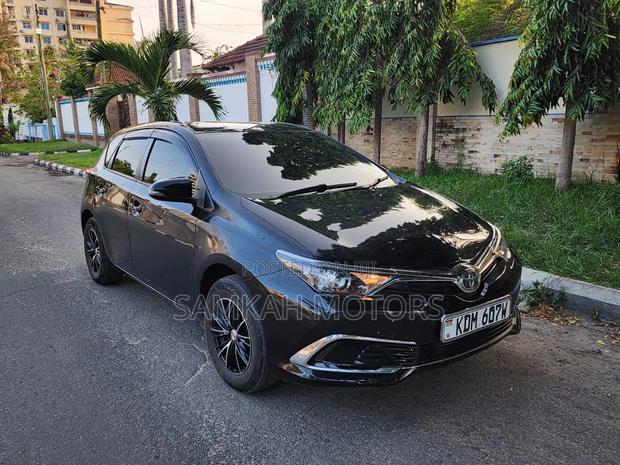 Toyota Auris 2017 Black