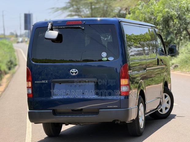 Toyota HiAce 2019 Blue