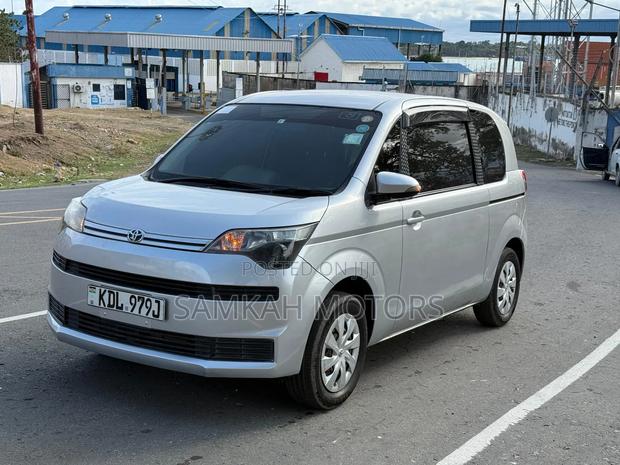 Toyota Spade 2017 Off white
