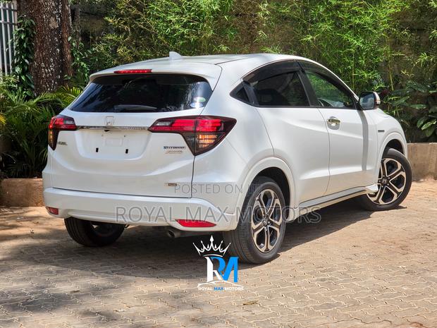 Honda Vezel 2018 White