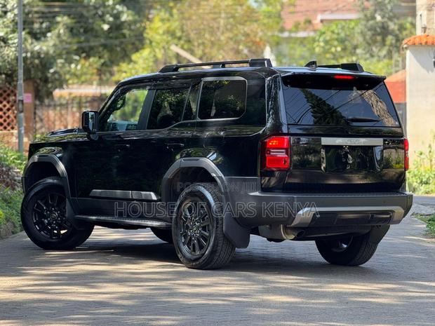 New Toyota Land Cruiser Prado 2.7 2024 Black