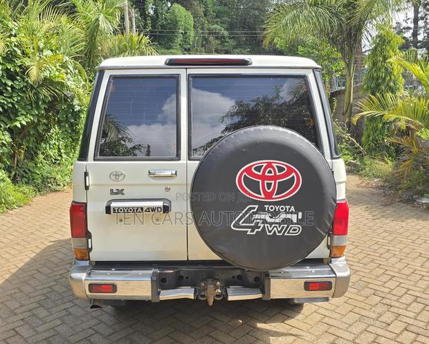 Toyota Land Cruiser 2017 White