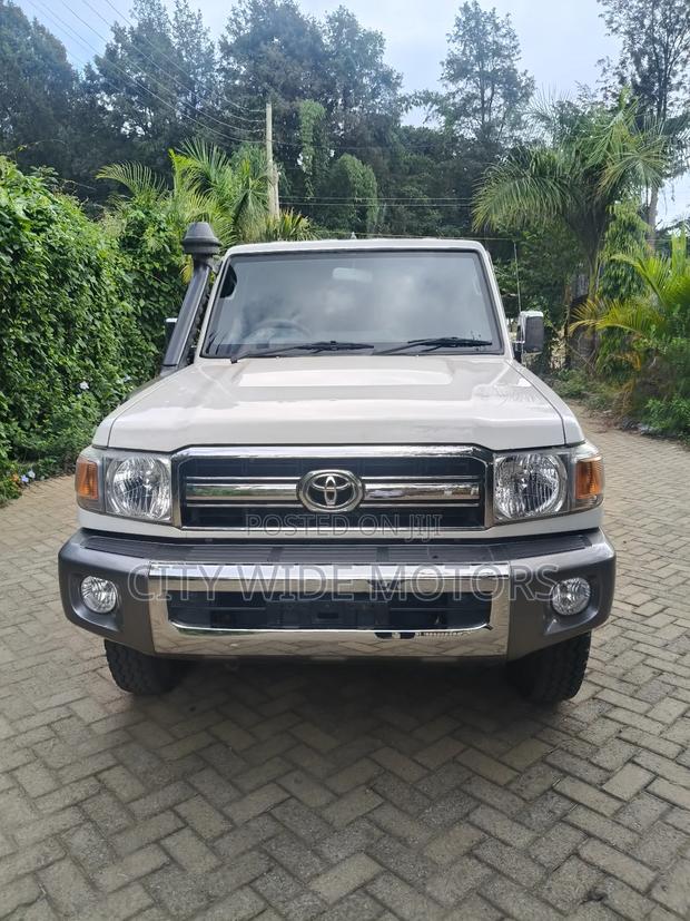 Toyota Land Cruiser 2017 White