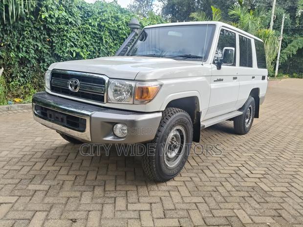 Toyota Land Cruiser 2017 White