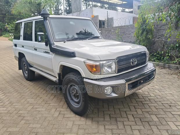 Toyota Land Cruiser 2017 White