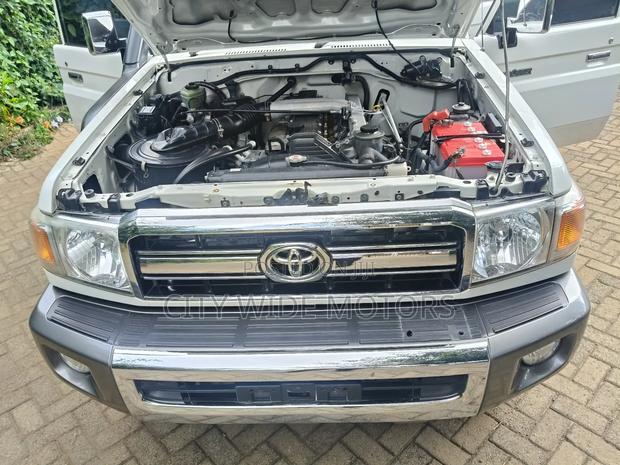 Toyota Land Cruiser 2017 White