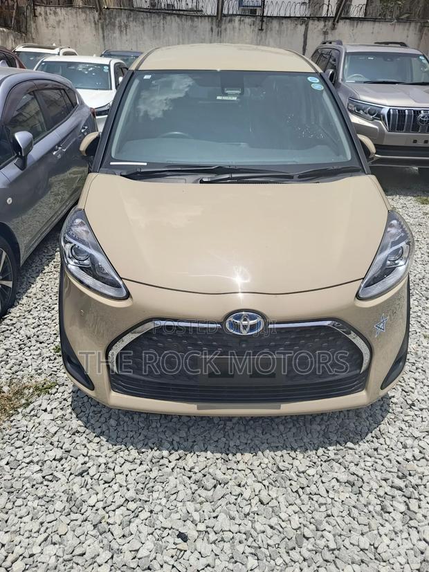Toyota Sienta 2019 Brown