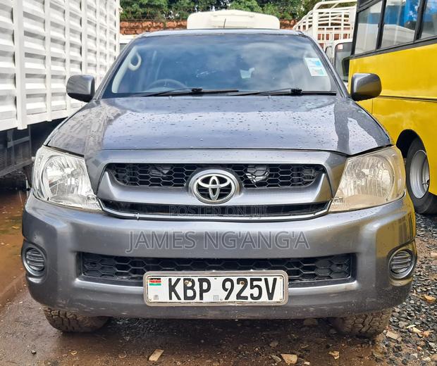 Toyota Hilux 2011 Gray