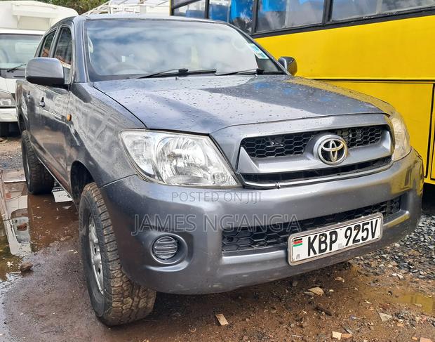 Toyota Hilux 2011 Gray
