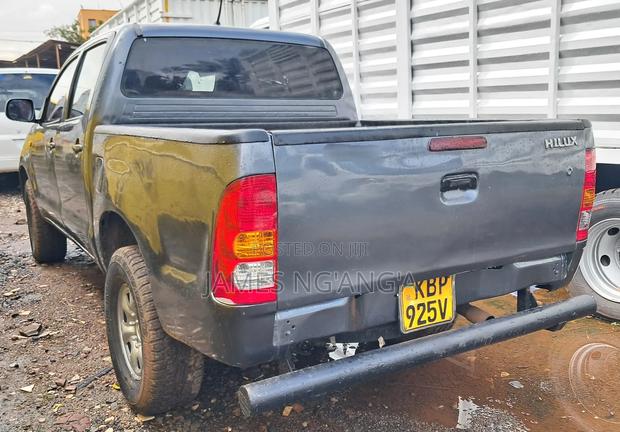 Toyota Hilux 2011 Gray