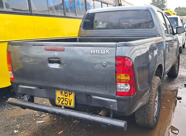 Toyota Hilux 2011 Gray