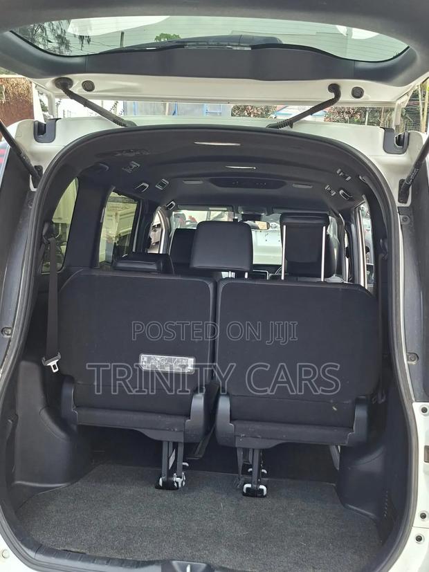 Toyota Esquire 2.0 FWD (7 seater) 2019 White
