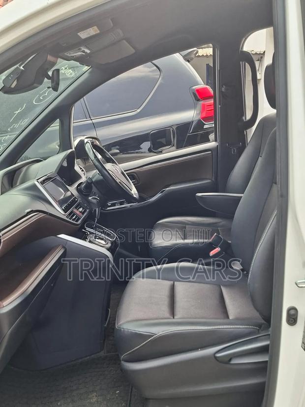 Toyota Esquire 2.0 FWD (7 seater) 2019 White