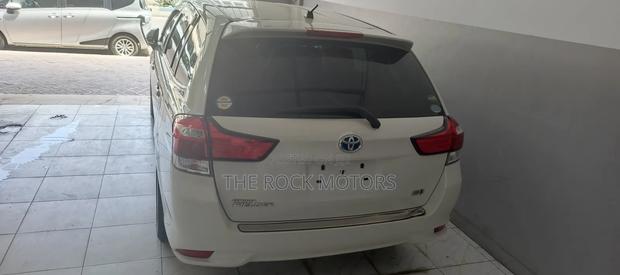 Toyota Corolla Fielder 2018 White