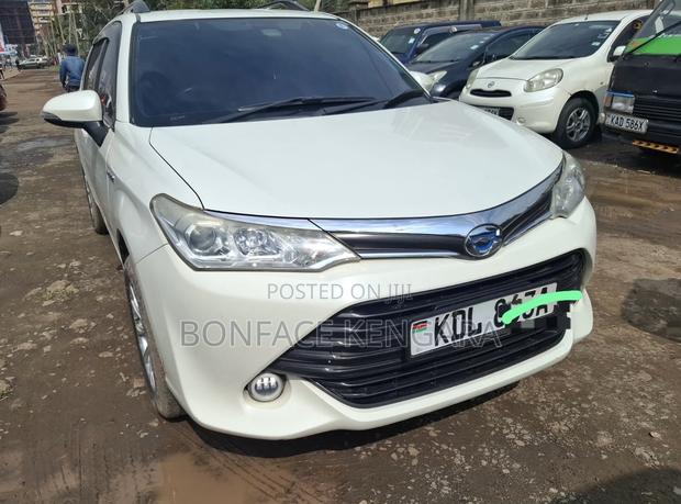 Toyota Corolla Fielder 1.5 Hybrid FWD 2015 White