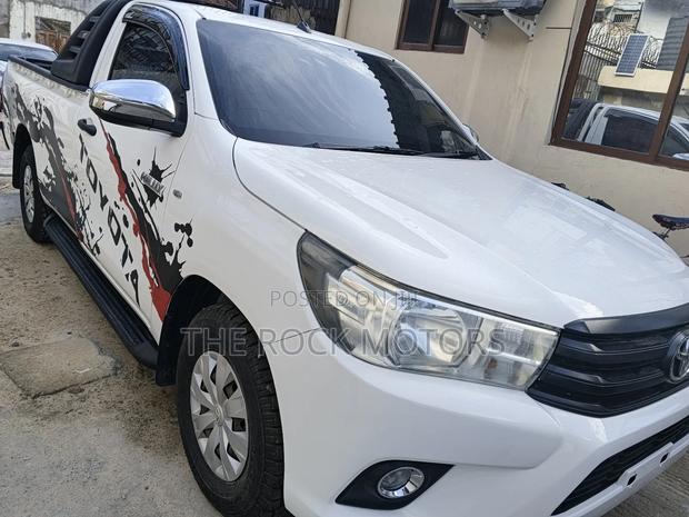 Toyota Hilux 2019 White