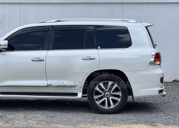 Toyota Land Cruiser 4.6 V8 ZX 2016 White