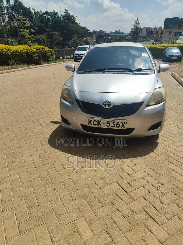 Toyota Belta 2010 Silver