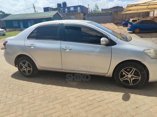 Toyota Belta 2010 Silver