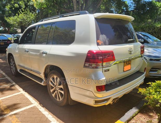 Toyota Land Cruiser 4.6 V8 ZX 2019 White