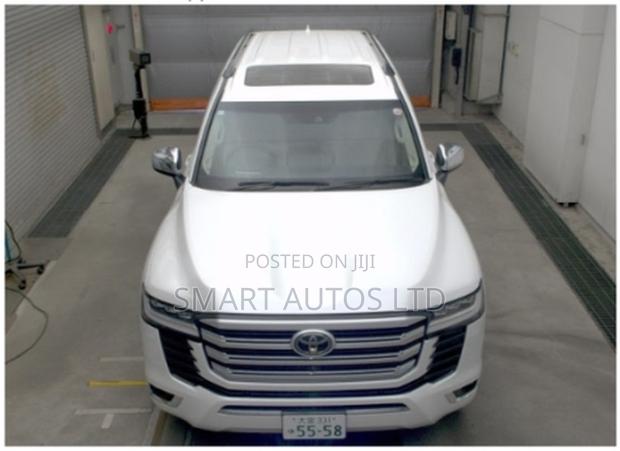 Toyota Land Cruiser LC300 2023 White
