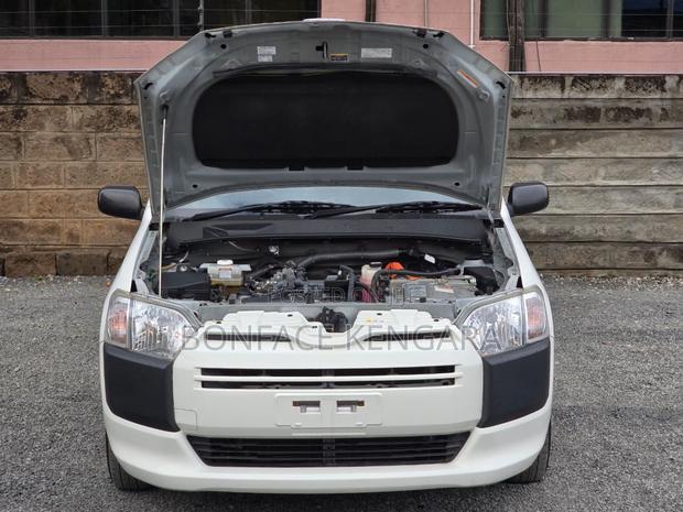 Toyota Probox 1.5 Hybrid DX 2019 White