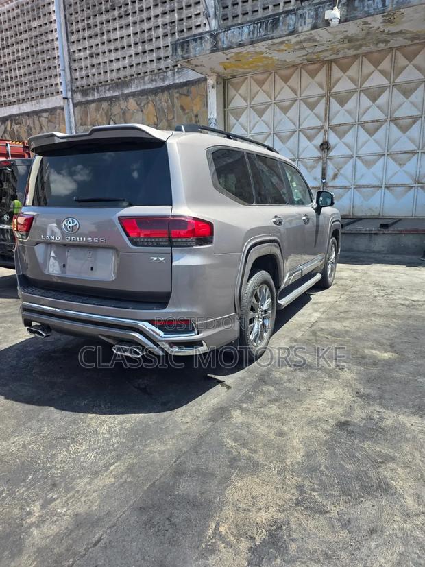 Toyota Land Cruiser 3.3 Diesel 4WD 2022 Gold