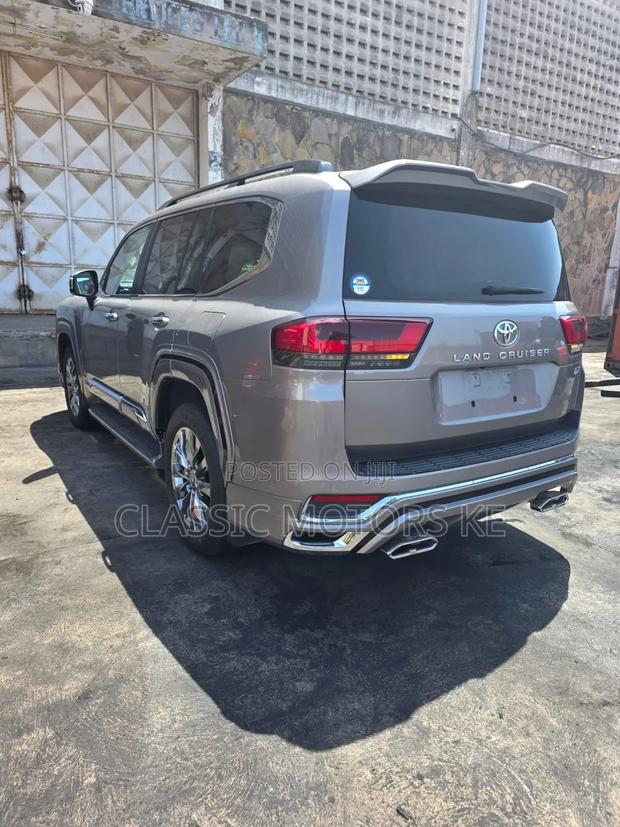 Toyota Land Cruiser 3.3 Diesel 4WD 2022 Gold