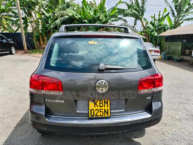 Volkswagen Touareg 2004 Gray